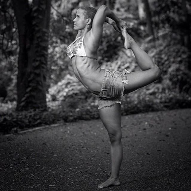 DENISEPI's tweet photo. « Cada falta que ves en el otro corrígela en Ti ... » #motivationalquotes #fitness #fitnessmotivation #pose #yoga #pilates #crossfit #training #healthylifestyle #gym #shredded #balance my #team @themisfitscommunity @realfitnessrd @isahiam1 @frankazcona @dagonnicro @ninjaviei… https://t.co/hPe6i1zyhR