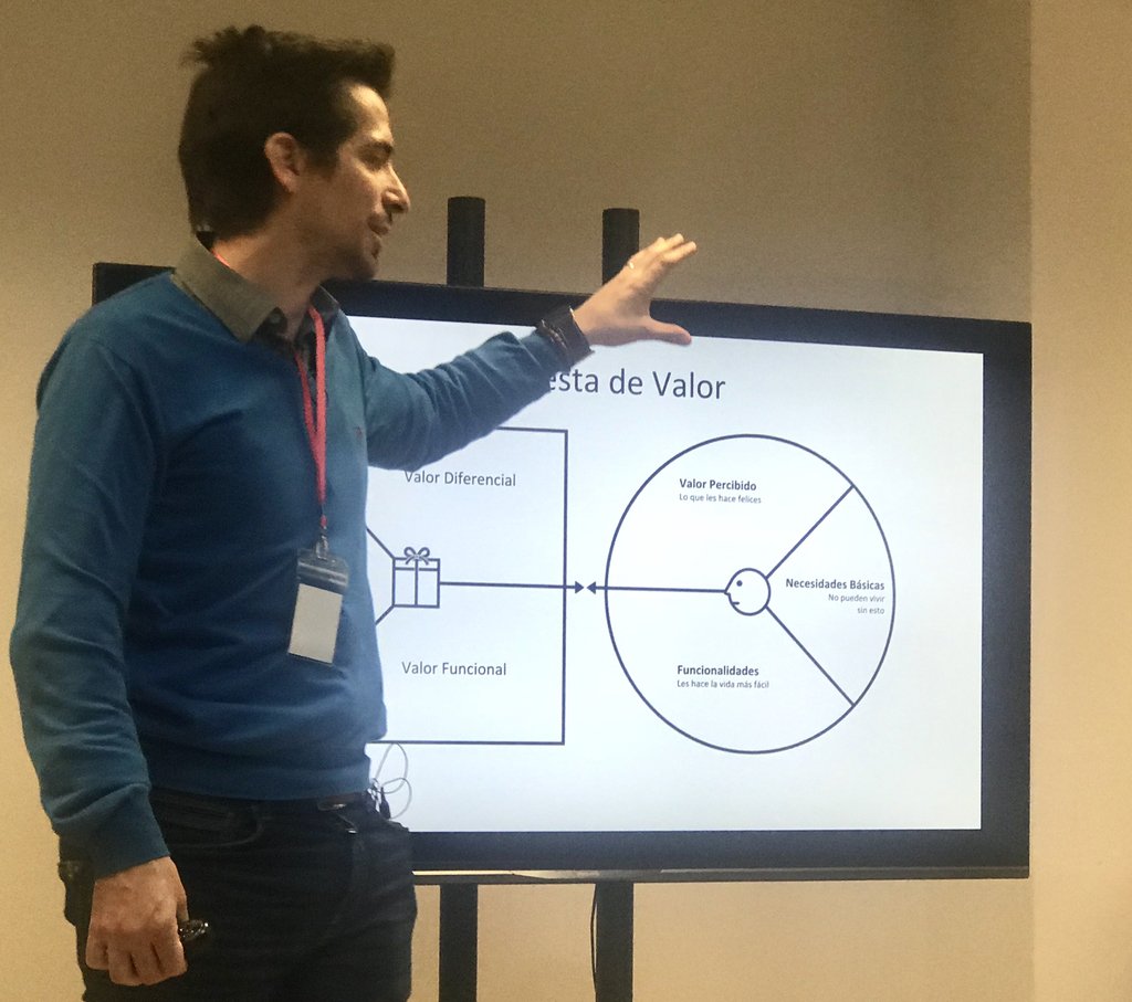 ReasonWhy's tweet photo. “La propuesta de valor no puede ser café para todos.
Tenemos que analizar cuál es la necesidad del consumidor que está cubriendo nuestro producto y dónde se encuentra el valor percibido”
Daniel Marote -Socio Director @HydraSM-
@daniel_marote #HydraDays #socialmedia #digital https://t.co/scx3VHTIbw
