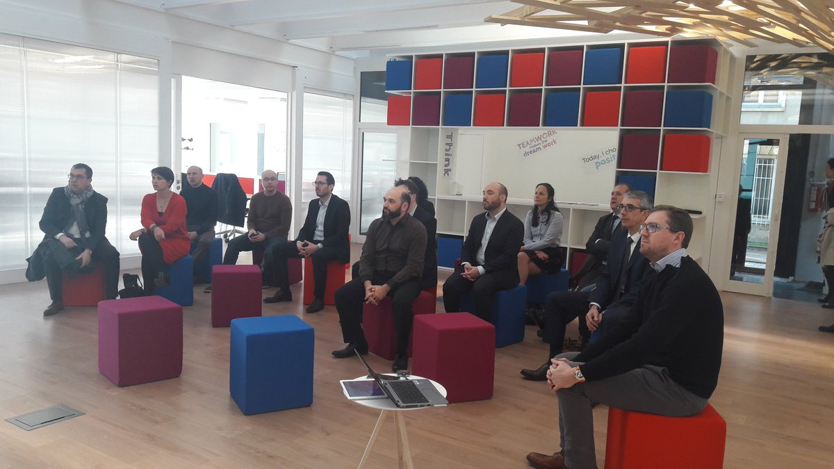 flo_delmas's tweet photo. 1er POP Club organisé par le 89C3 . Le #89C3 Metz est connecté en direct avec des collaborateurs de la #CELCA et BPALC. Découverte de 4 #projets8C3. https://t.co/gLxKFaTe2a