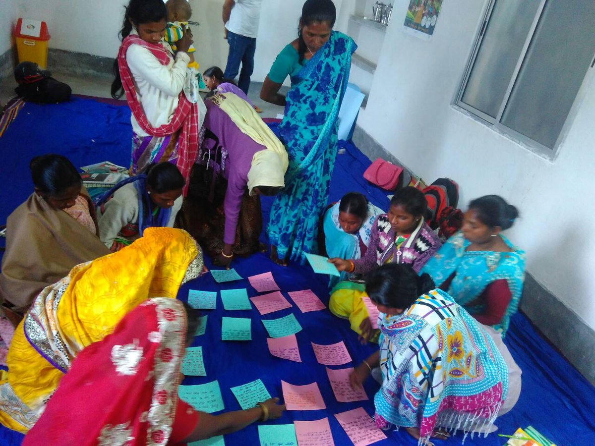 TRIFoundation's tweet photo. Exciting to see these #ChangeVectors (CV) enthusiastically taking 2nd-Round of #Training held by #Prajayatna organization for Didis in #Raidih Block of #Gumla District #Jharkhand. Didis were helped in listing down their expectations &amp; challenges at the training.

@UNDP_India https://t.co/gHhJyNzU6F