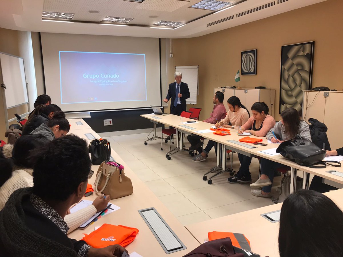 Nextibs's tweet photo. ¿Qué mejor forma de aprender de exportación e internacionalización que recibiendo una clase en una de las empresas con mayor proyección de España? #AlumnosNext de #MIB y #MICAE visitan Grupo Cuñado #ClasesEnEmpresas https://t.co/oT1W0H90a0