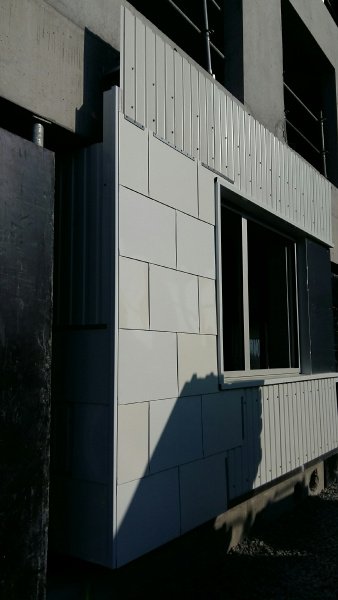 isorebatiment's tweet photo. En direct ! Pose de la 1ère pierre et présentation du prototype de façade réalisé par @isorebatiment . Opération de construction de 134 lgts ZAC Chardonnet à RENNES avec SA HLM LES FOYERS et @berrangerv https://t.co/ps6B8xNFc0