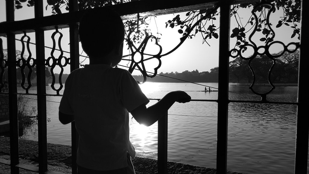 motorolaindia's tweet photo. Set your sights on these instant classics clicked by @rajvj using the True Black &amp; White mode on the dual 12 MP rear cameras on the Limited Edition #MotoZ2Force with #MotoTurboPowerMod.
Check it out on @Flipkart or at a #MotoHub near you. https://t.co/Yc6Zhn6Y8U https://t.co/ssoiIwviGp