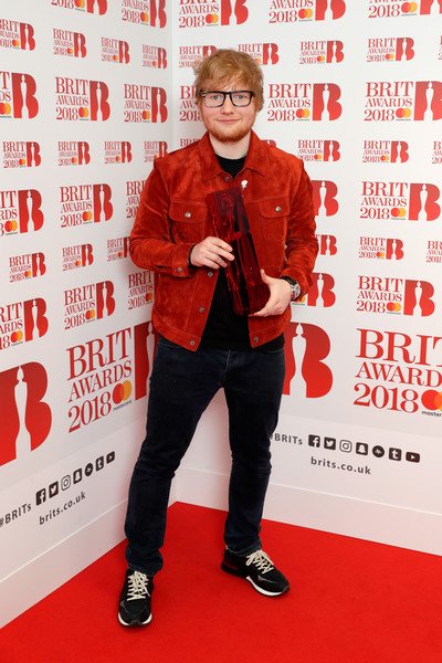 EdSheeranSpain's tweet photo. FOTOS: Ed con su premio Global Success en los BRITs https://t.co/wr71CSW86p