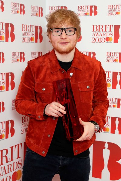EdSheeranSpain's tweet photo. FOTOS: Ed con su premio Global Success en los BRITs https://t.co/wr71CSW86p