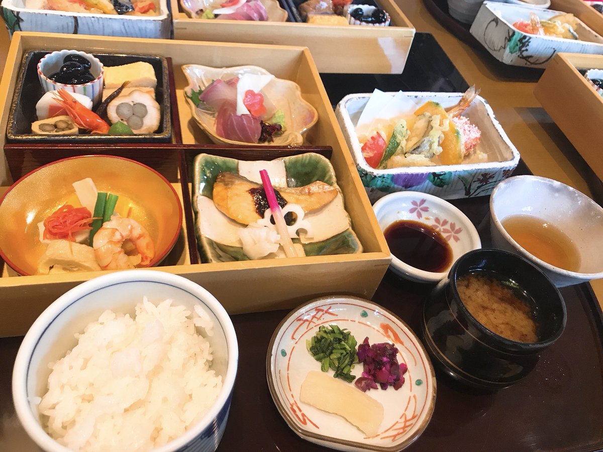 narumin_10's tweet photo. .
.
\ 京都 Day2 /
.
本日のテーマは「フォトジェニック」を兼ね備えた「趣」でございます。
.
疲れてカフェに何時間も滞在し、喋って寝て喋って…いやそれ名古屋でやれよ状態でした。なんの問題もございません。
.
次の長期休暇でお会いしまょう🙆🙆
.
https://t.co/EtIBaNu6OX https://t.co/v84IGfSnAU