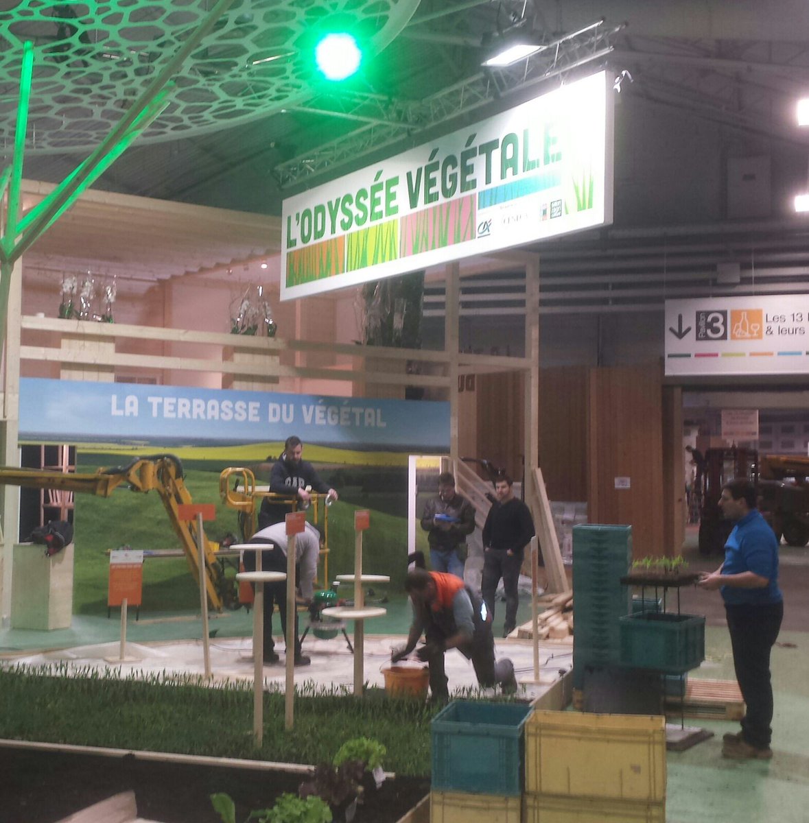 semae_officiel's tweet photo. #SIA2018 : Et pendant ce temps-là les équipes du #Gnis sont à pied d'oeuvre pour vous accueillir samedi ! @Salondelagri @Min_Agriculture @Haute_SIA2018 https://t.co/yOZ0QLLmm9