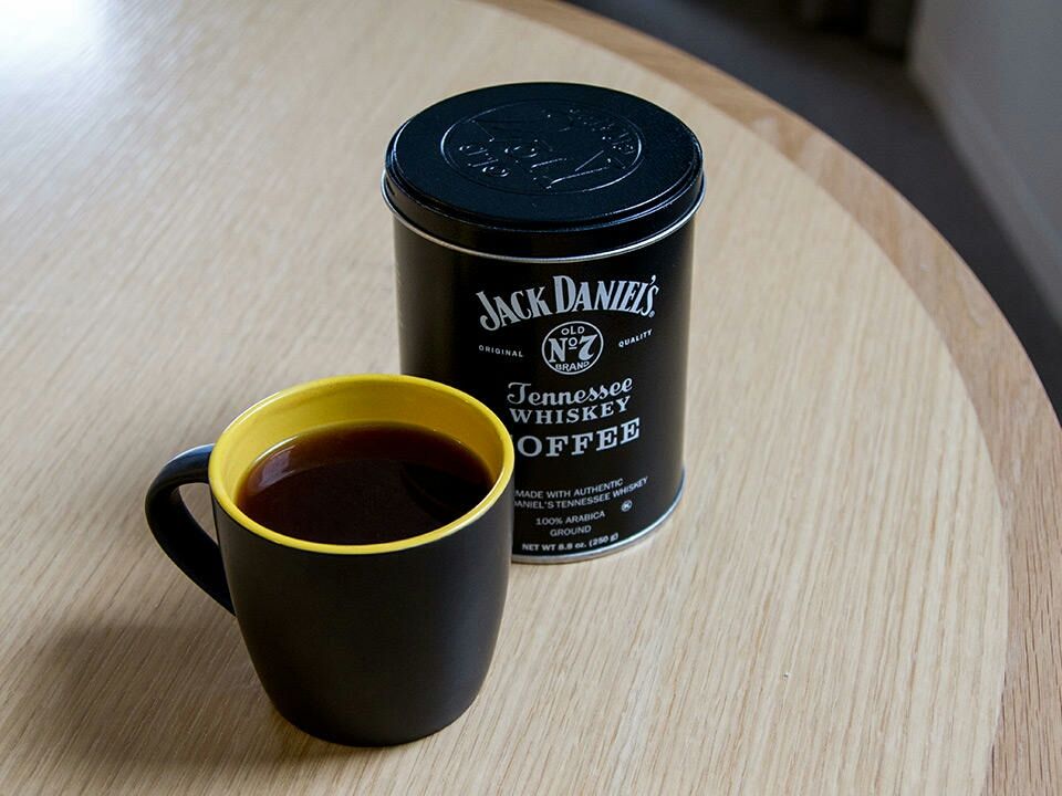 Кофе с виски. Виски в кофе добавляют. Виски в кофе добавляют. Виски в кофе добавляют. Взрослый кофе с виски.