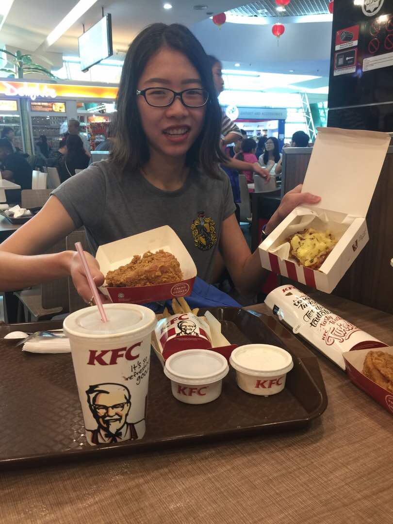 theRiddler's tweet photo. Filling up on KFC before going back to the UK! #KFCgate https://t.co/MBOARYvIbs