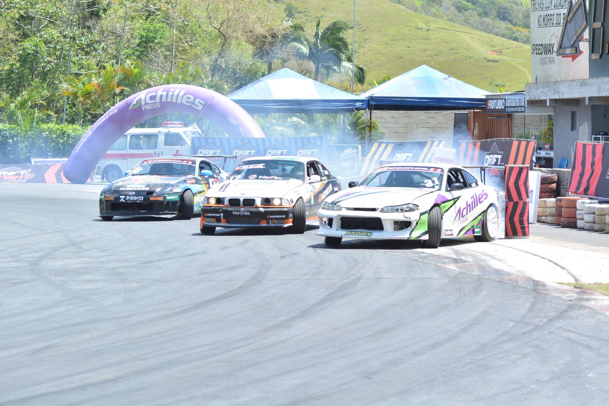 DriftFight's tweet photo. Edição especial @DriftFight 17/18 de março de 2018 em Balneário Camboriú no Speedway #drifting #motorshow #driftfight #motul #custom https://t.co/8reuBrnBaW