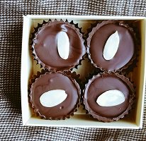 lovenifood's tweet image. Artisan chocolatier @NearyNogsChocs sees steady increase in export sales since launching e-commerce shop nearynogs.com/shop #chocolatier #handcrafted #beantobar #chocolate #NorthernIreland #Pure #Natural #Quality buynifood.com/news-events/22…