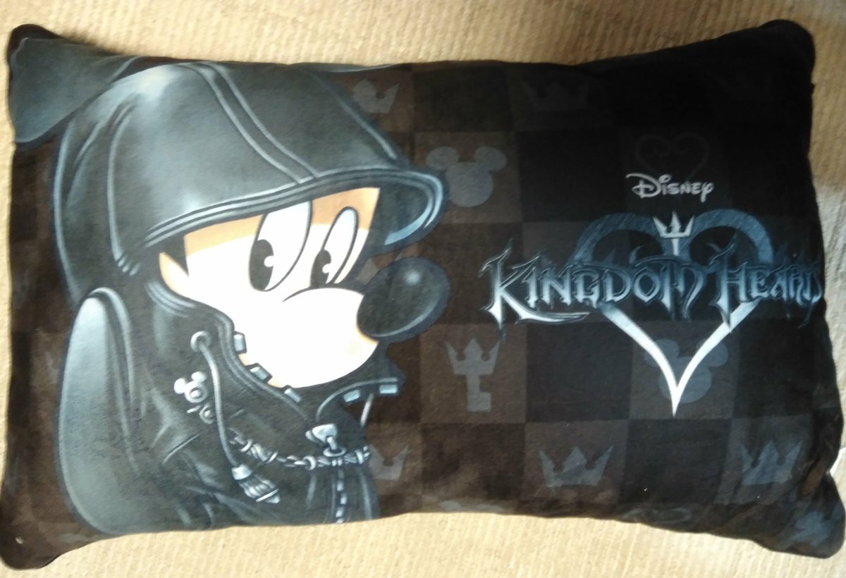 O Xrhsths スニージーひろちょい隊長 Sto Twitter しまむらでキングダムハーツの枕 クッション を見つけた ぜ 王様が主体で グーフィーやドナルド ソラも居る