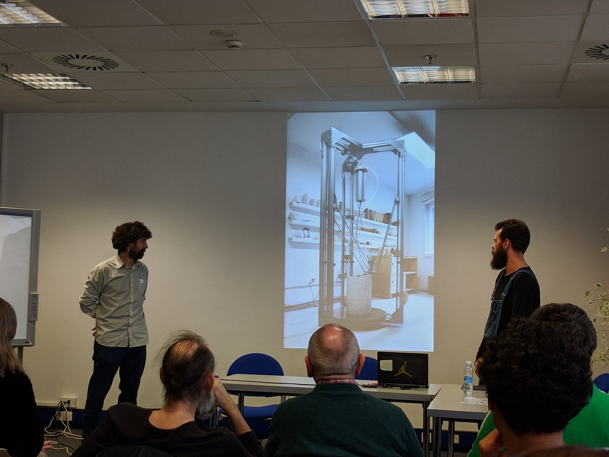 faraondemetal's tweet photo. #Jetclay es un nuevo sistema de extrusión para #impresión3d en arcilla que viene de #León y que busca mezclar #tecnología y #arte #openManufacturing #SuccessStories #meetthechampions #making https://t.co/8gbZuyDYgN