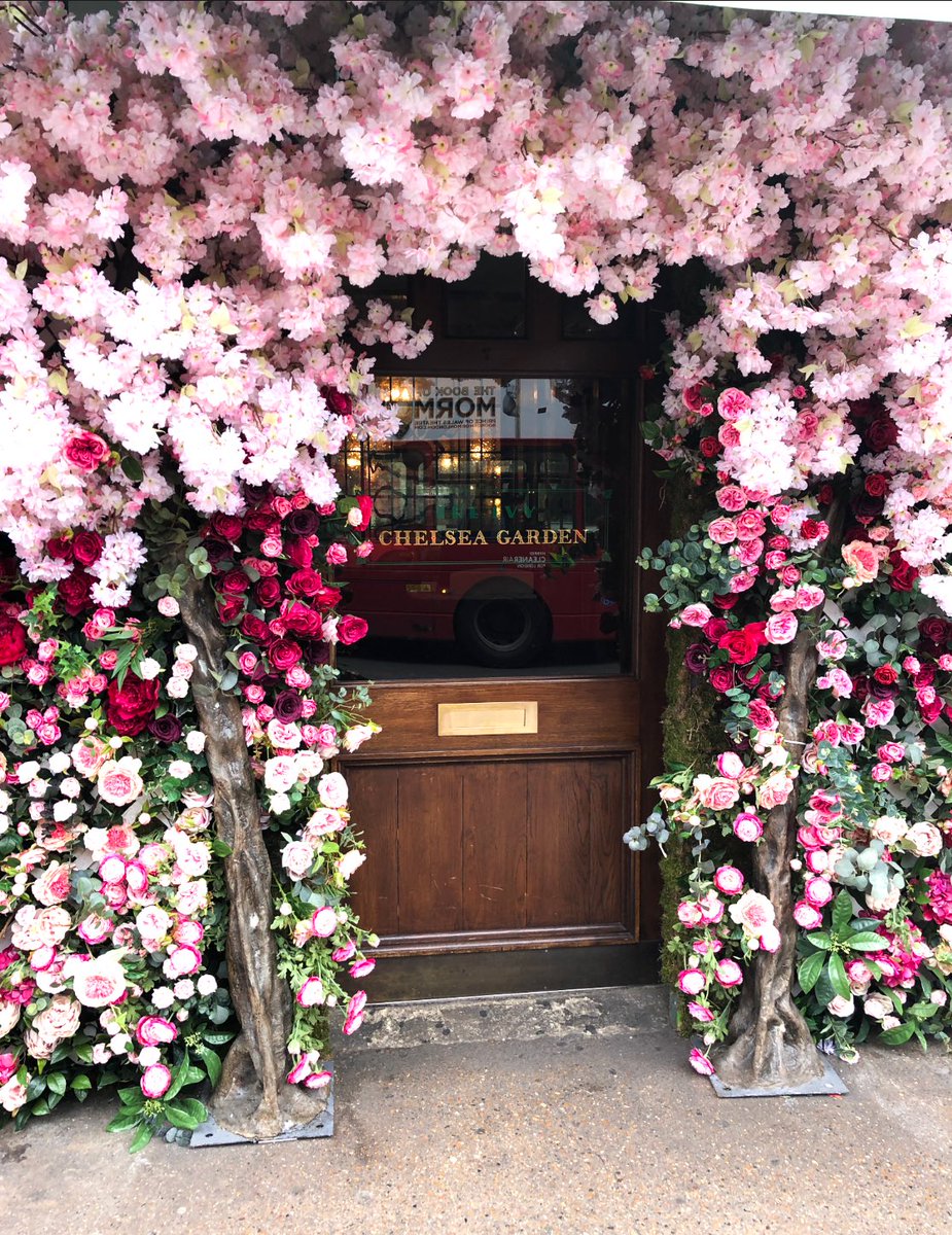 ND_interiors's tweet photo. 🌺🌸Blooming beautiful🌸🌺
The @ivychelsgarden is certainly spring ready! •
•
•
#chelseaivygarden #chelsea #flowers #spring #london #interiors #interiordesign #interiorstyle #interiorinspo #interiorstyling #ndinteriordesign #ndinteriors #midlands https://t.co/NRAdI3jCTw