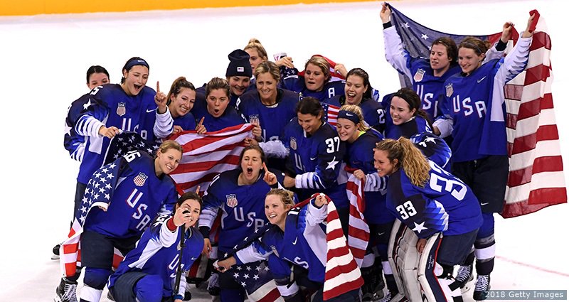 TeamUSA's tweet image. If the celebration photos of USA Hockey winning #GOLD don't make you smile....We can't help you. 😉
➡️ go.teamusa.org/2CBOqCx