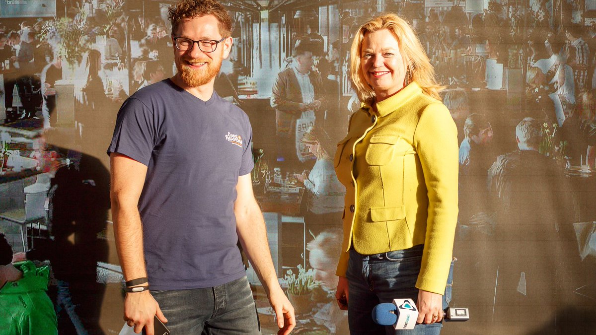 Nameshapers (@nameshapers) on Twitter photo #tbt toen we vorige week zo'n topdag hadden met <a href="/EventReporting/">EventReporters</a> <a href="/gerdie/">Gerdie | LiveOnlineEvents</a> <a href="/EventSummitNL/">EventSummit</a> 👍 <a href="/RAI_Amsterdam/">RAI Amsterdam</a>
(foto door <a href="/flickfeeder/">Flickfeeder</a>) #tbt toen we vorige week zo'n topdag hadden met <a href="/EventReporting/">EventReporters</a> <a href="/gerdie/">Gerdie | LiveOnlineEvents</a> <a href="/EventSummitNL/">EventSummit</a> 👍 <a href="/RAI_Amsterdam/">RAI Amsterdam</a>
(foto door <a href="/flickfeeder/">Flickfeeder</a>)