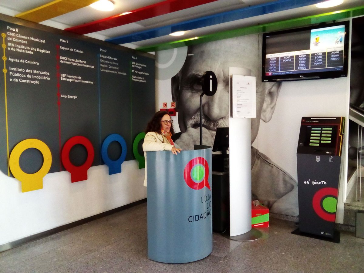 LabX_govpt's tweet photo. We are doing #UserResearch at Coimbra Citizen Shop #InnovGov #LabX #WithCitizens 😁💪 https://t.co/FHOrGAPxhU