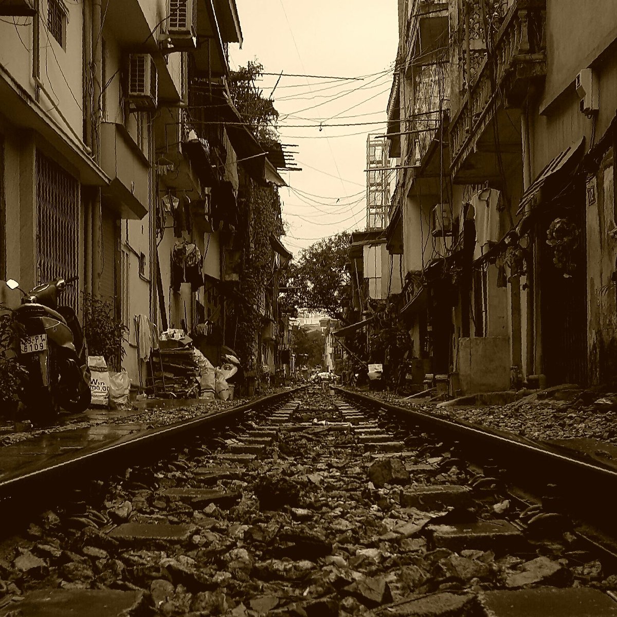 gt_formen's tweet photo. Train Street Hanoi, now words!
#hanoi
#vietnam
#trainstreet 
#holidays
#memoriesmade
#notquiteabackpacker https://t.co/Gf2FAlkEfz