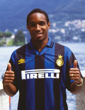 WestLegionAle's tweet photo. PAUL #INCE
Bergabung dengan #INTER dari #ManchesterUnited pada Tahun 1995. Ber-#Seragam #Nerazzurri selama #2Musim (1995~1997), #Governatore Tampil di #73Pertandingan dan Mencetak #13Gol.
#110Hari110Cerita110Tahun https://t.co/G1dZ5EBXHi
