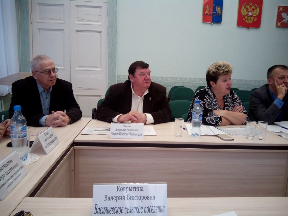 Состоялось расширенное заседание Шуйского районного МКСС с участием депутата Облдумы, депутатов поселений, сторонников Партии, представителей Общественного совета и других активистов. Обсудили меры повышения активности избирателей.