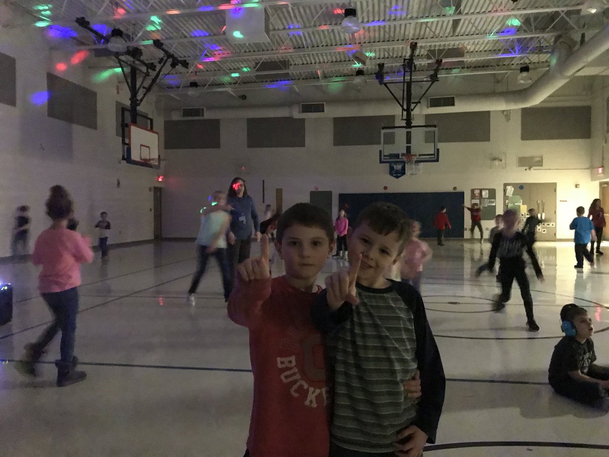AmeyMcGlenn's tweet photo. Habits of Mind 1st time Dance Party Winners! Innovate, Collaborate, Inspire #MVMindsGrow #PTBM #FebruaryWinners @DianeMankins https://t.co/dglI9JLVPb