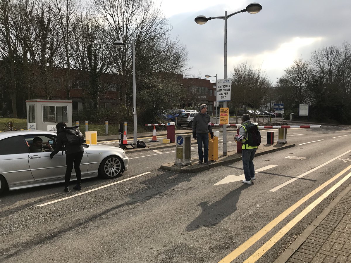 AliMilaniUK's tweet photo. At @Bruneluni picket line supporting our academics in their struggle @ucu https://t.co/jDsrjn2pjP