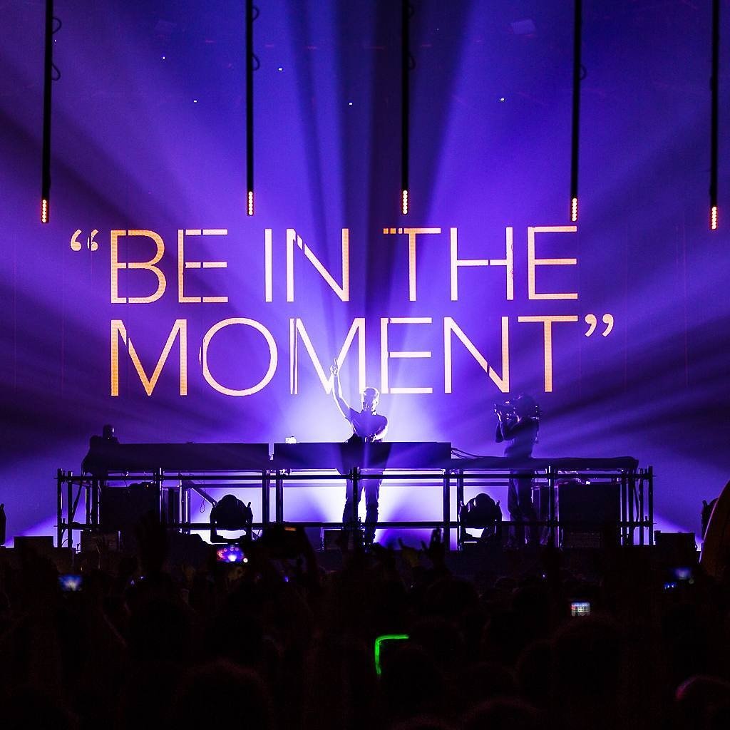 TFGbl's tweet image. Trance Family, it's time to 'Be In The Moment' again!🙌 HAPPY #ASOTDAY! #ASOT852  #Aliveforthatenergy @TFGbl ✌