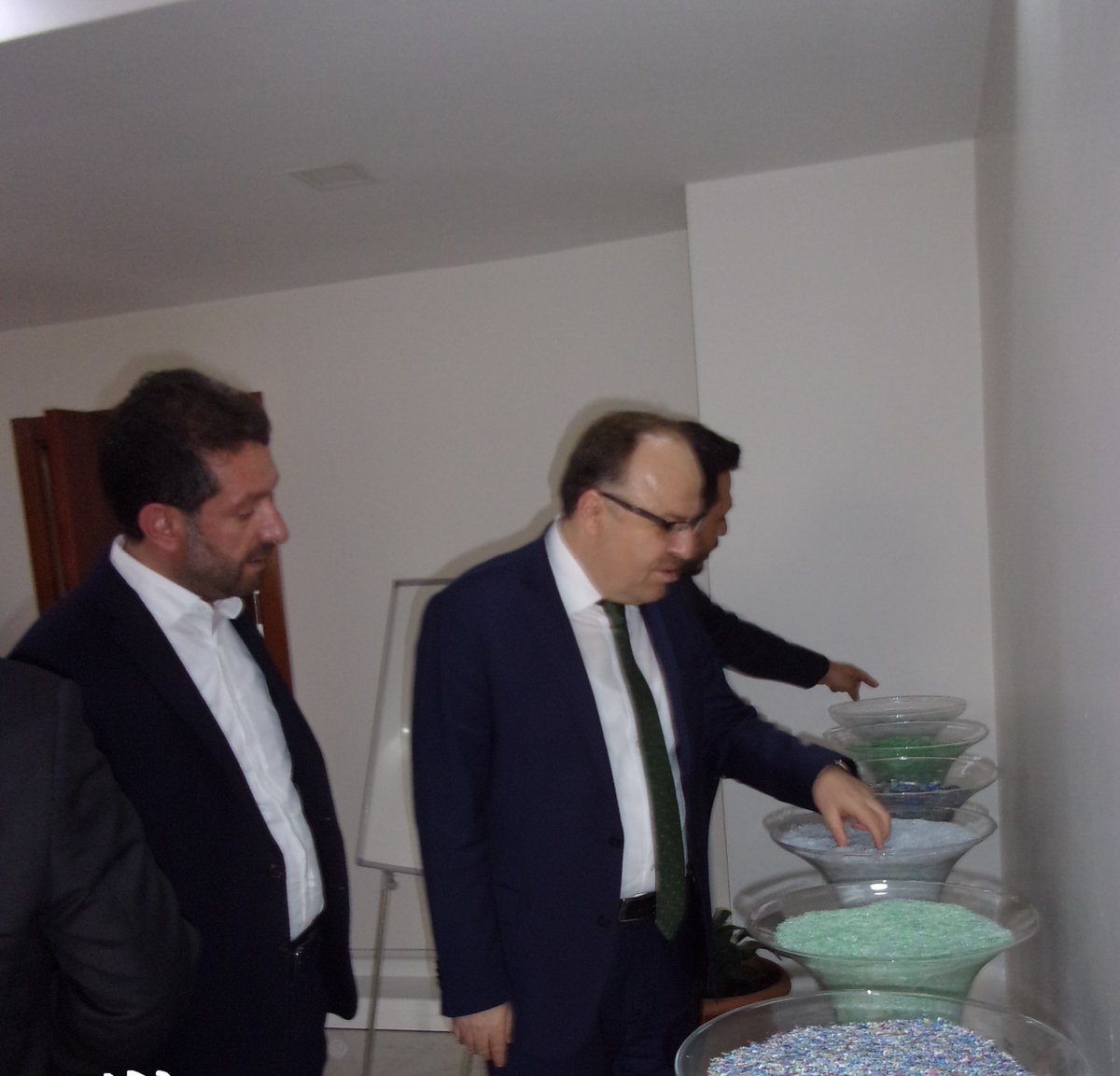 cevre_pet's tweet photo. Afyonkarahisar Valimiz Sayın Mustafa Tutulmaz tesisimizi ziyaretleri ile bizleri onurlandırdı https://t.co/LeRFFt5wOV