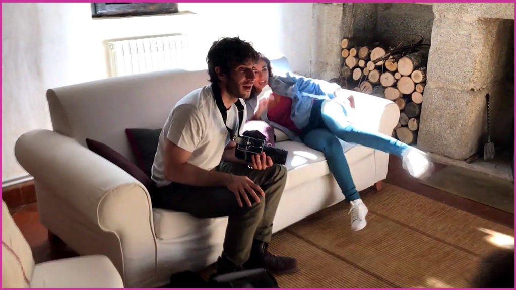 Así se escondían <a href="/InmaCuestaWeb/">Inma Cuesta</a> y <a href="/quimyo/">quim gutierrez</a> en la trepidante escena del final bit.ly/2HBxfVm