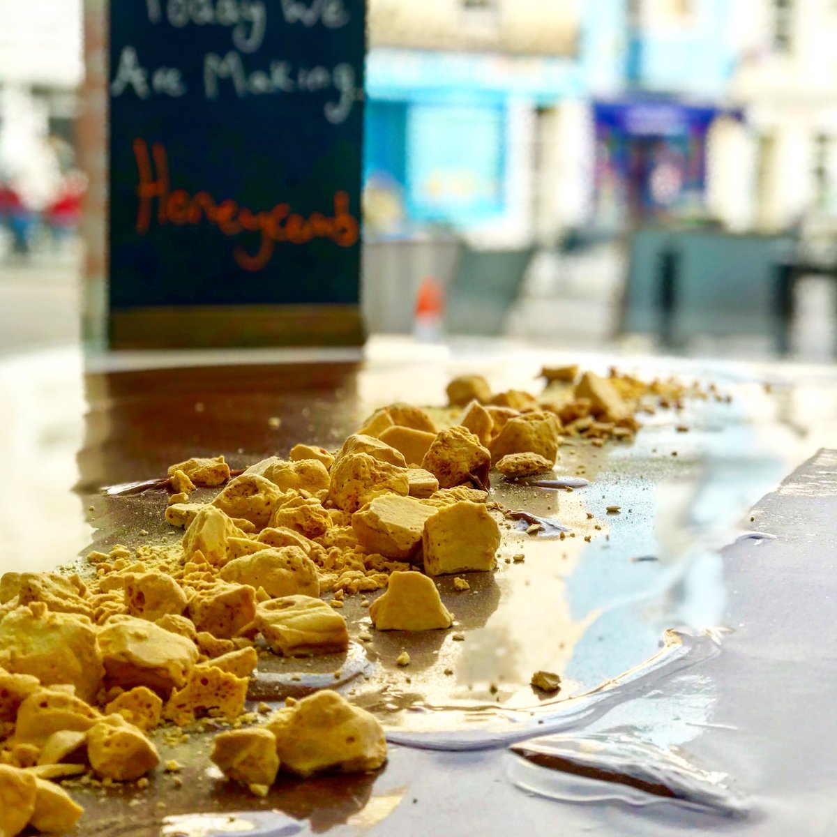 Fresh honeycomb fudge on the slab today 🐝 🍯 
#rolysfudge #tenby #rolysfudgetenby #fudge #honey #honeycomb #handmade #pembrokeshire #wales #delicious