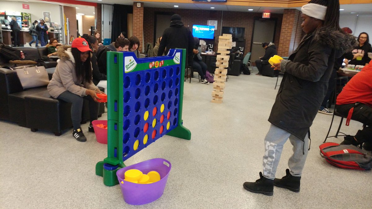 Bracelet making, board games, colour therapy, dog therapy, and so much more! #senecaTR @SenecaCollege