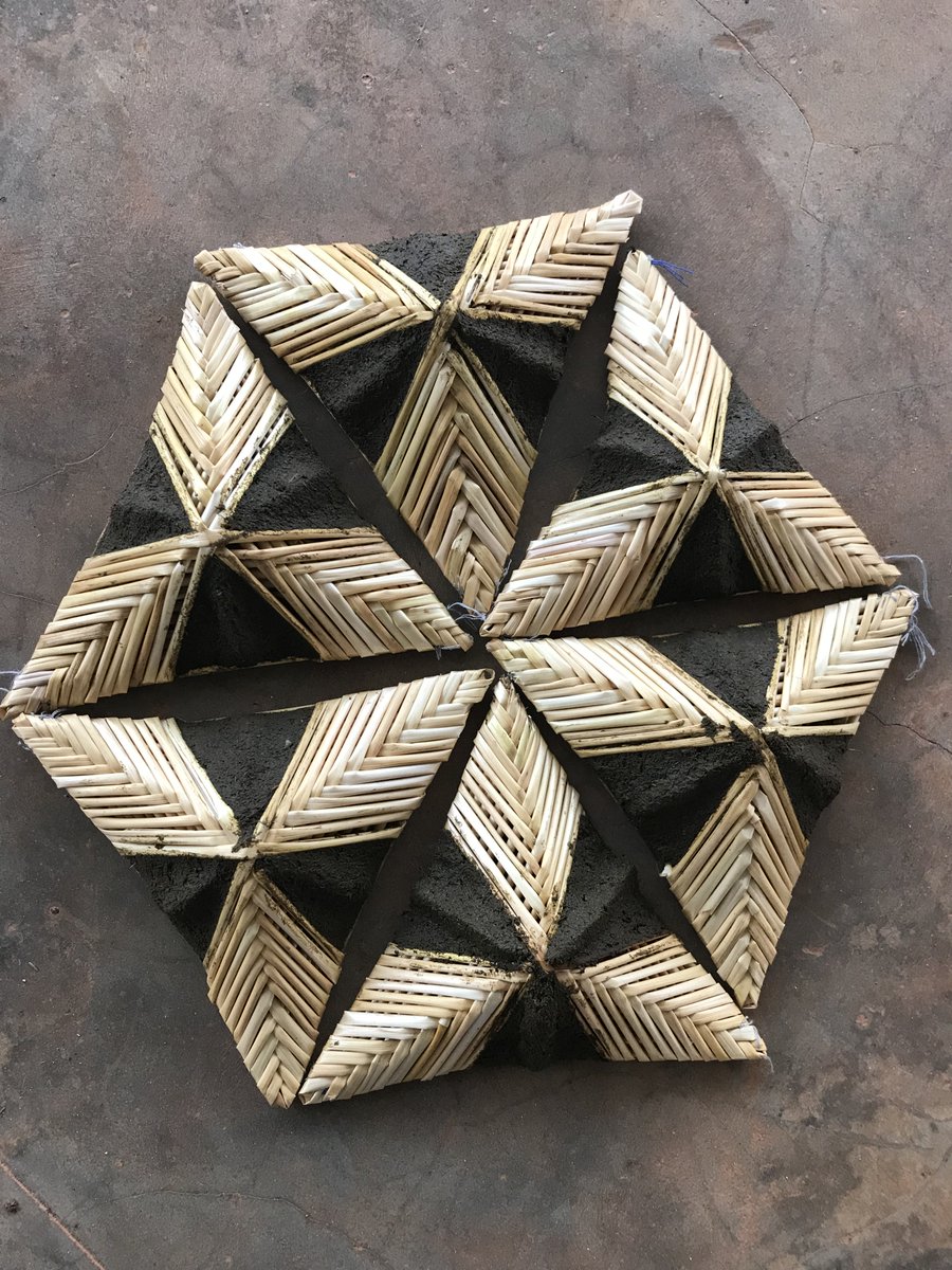 AfricanDesignU's tweet photo. The main ingredient of traditional imigongo is dung from calves and traditionally placed on plywood boards to form geometric patterns. In her craft Lydia explored the use of dung as a natural plaster on clay and weaving to create a new media. #ADCway https://t.co/ZwI0diN14l