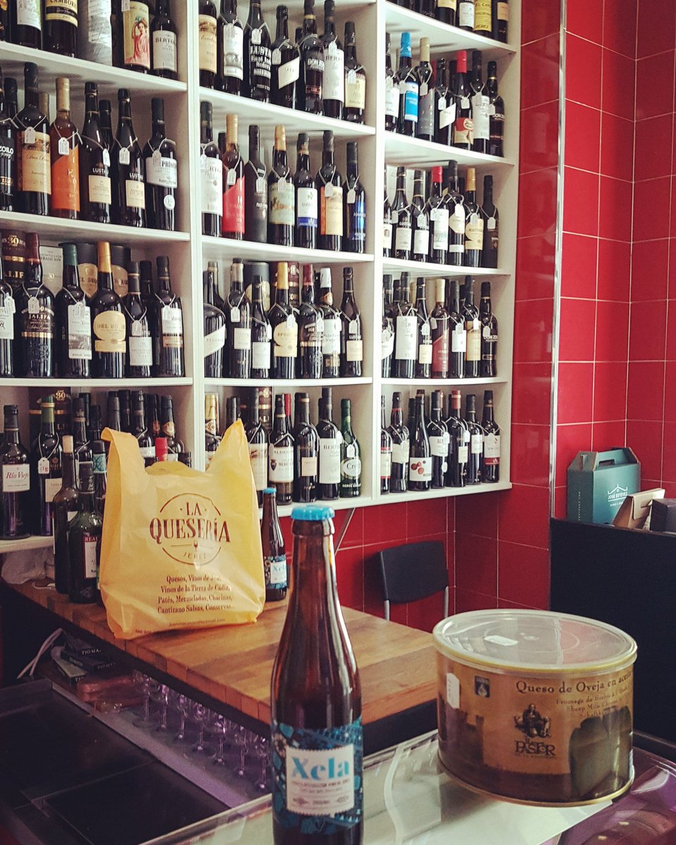 La Queseria  es un lugar exquisito. Lleno de grandes productos. Donde puedes tomarte una #Xela o llevarla a casa para disfrutarla.
#XelaBeer #Jerez #Sherry #JoyaGastronomica 
#CraftBeer #Gourmet #Delicious