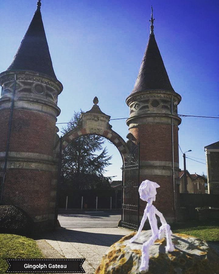 Rendez-vous ce soir à 19h aux Tourelles, pour défroisser l'imaginaire. "21×29,7" par Gingolph Gateau. lestourellesvouziers.com #papier #spectacle #vouziers