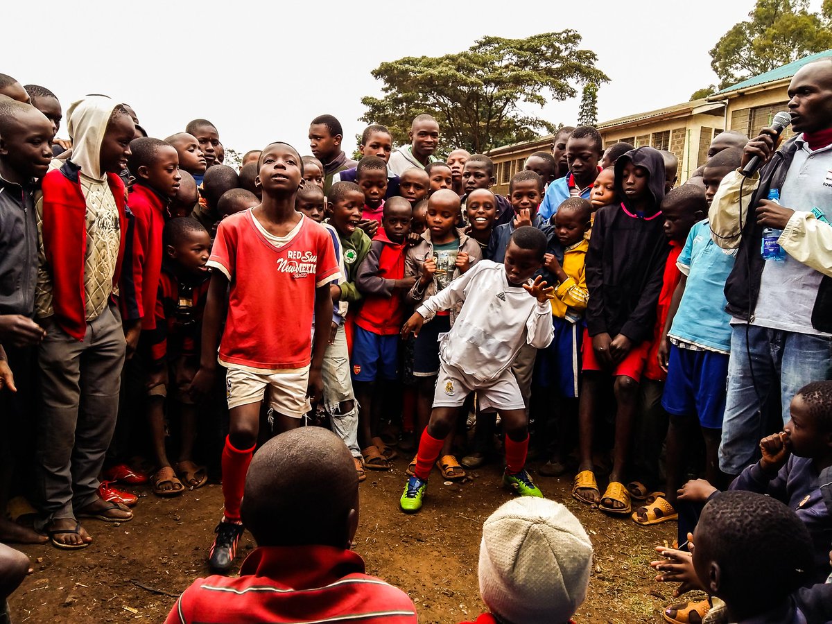 ephymbaya's tweet photo. there was football in a muddy pitch and friends and dancing in the rain and getting all the attention. life of a star!... then they had to go home to a kenyan mom 🤣  

#africamumchallenge #tbt #fashgallery

 (cha muhimu ni uhai, ata sikuskia uchungu sana, me sichapangwi home) https://t.co/blnIZSP1IM