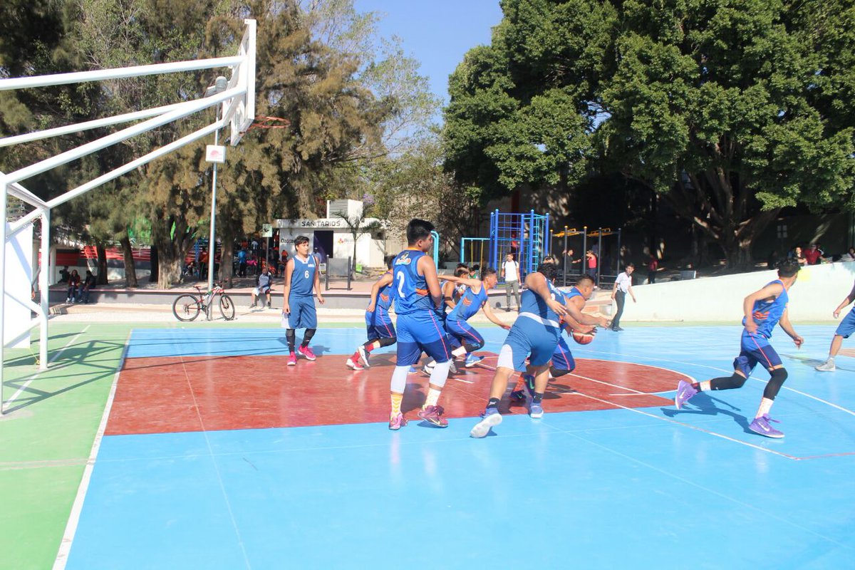 utvco's tweet photo. Partido de baloncesto varonil @UTTehuacan vs @Uttecam_2016, puedes ingresar a la plataforma web https://t.co/KGRKe8i2GQ
#ERDyC2018
#EducaciónConValor https://t.co/Xzzak1HLhB
