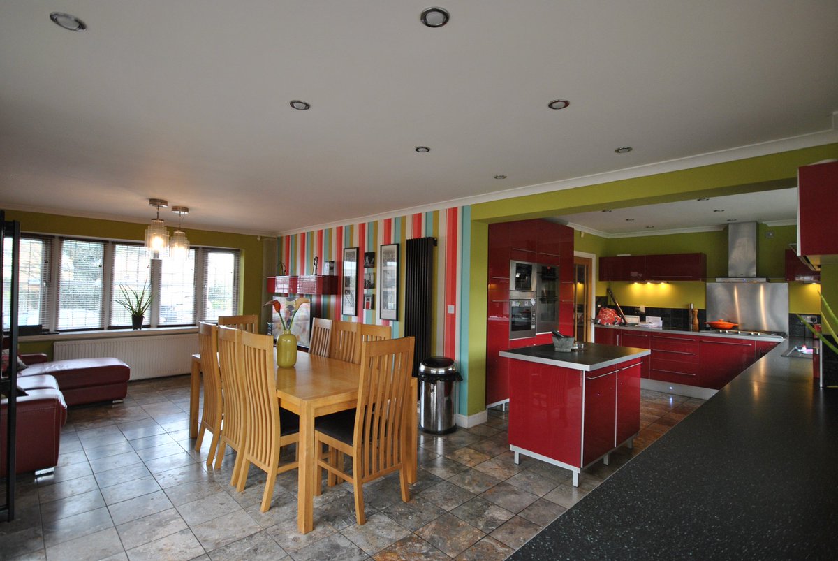 Rona Estate Agents tweet media