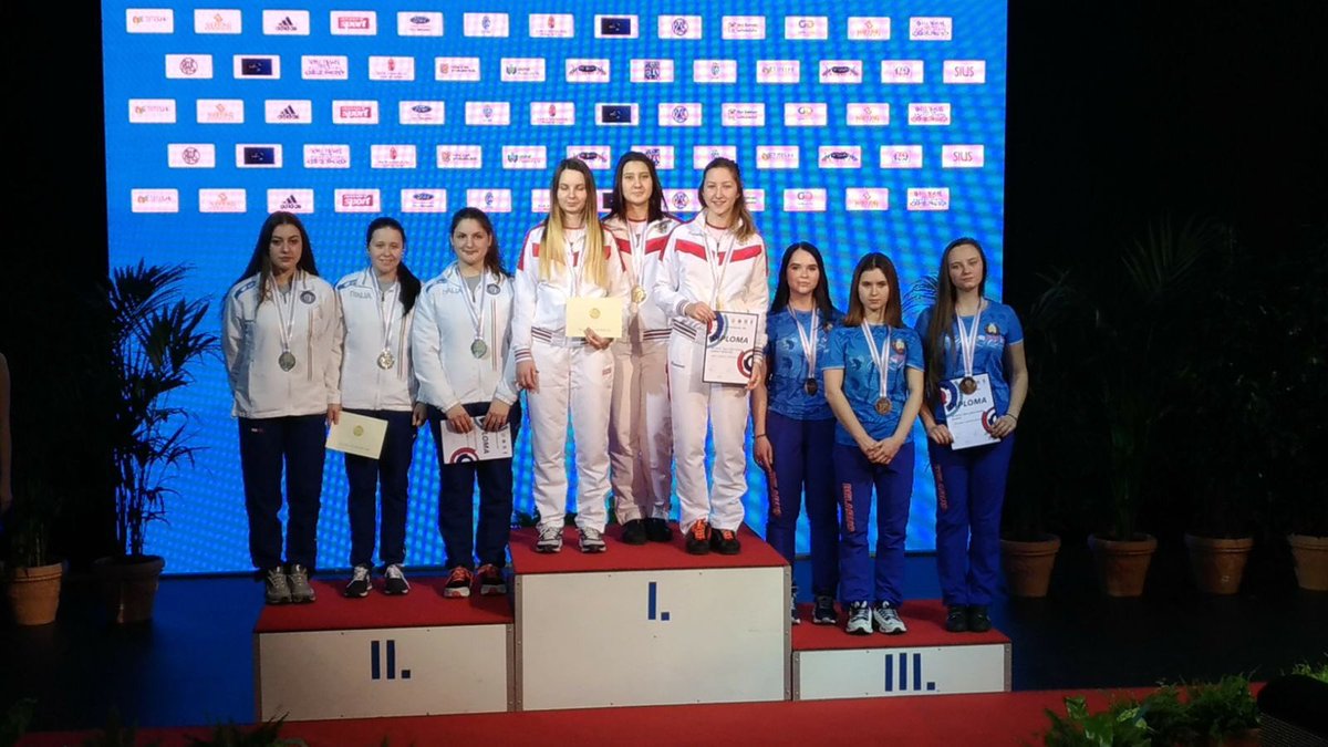 Fantastiche le nostre ragazze che vincono l’argento nel tiro a segno 10 mt. ai Campionati Europei di Gyor. Complimenti alla squadra Junior: Giulia Campostrini, Maria Varricchio e Margherita Brigida Veccaro, bravissime!