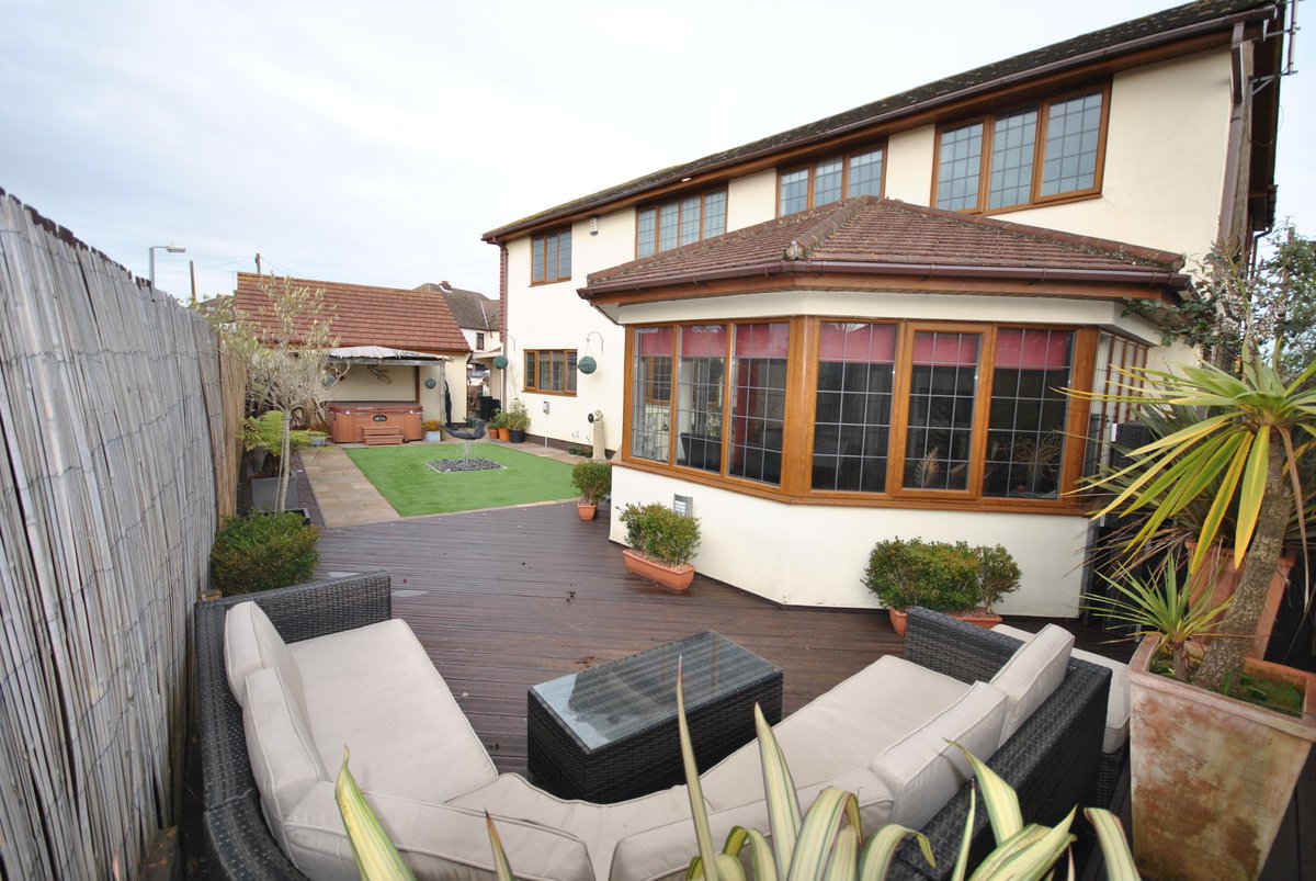 Rona Estate Agents tweet media