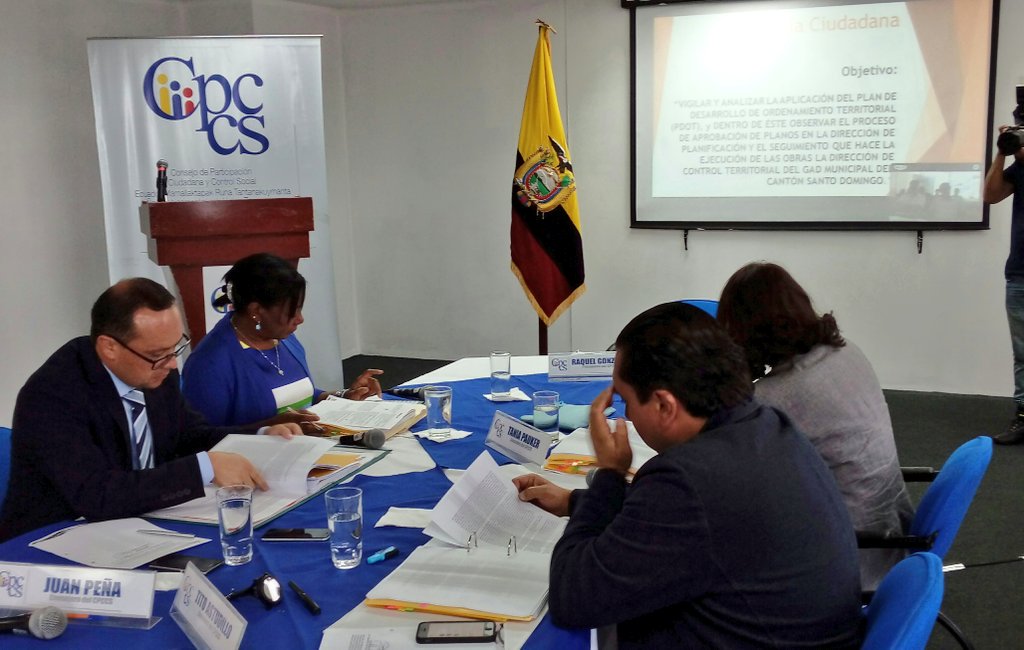 Desde Sto. Domingo escuchamos el informe de la #VeeduríaCiudadana que analizó la aplicación del Plan de Ordenamiento Territorial en ese cantón ¡Los veedores destacan el apoyo del <a href="/CPCCS/">Carlos P. Carcelén Caicedo</a> en este proceso!