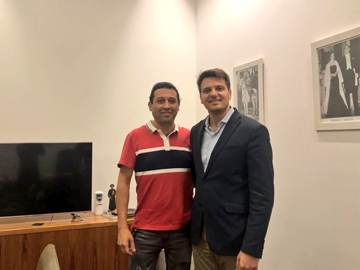 JC_Scotto's tweet photo. 🔹Seguimos avanzando en equipo. Junto a Humberto Torelló de las #Isletillas, Ernesto Flores de #VillaDeMaría de #RíoSeco, Elena Massimino de #LosChañaritos, @Javiermonte6 de #RíoSegundo y Rubén Ovelar de #LaCumbre, dialogamos sobre proyectos y obras para cada localidad. 😀👏💪 https://t.co/oTfzpDtOg8