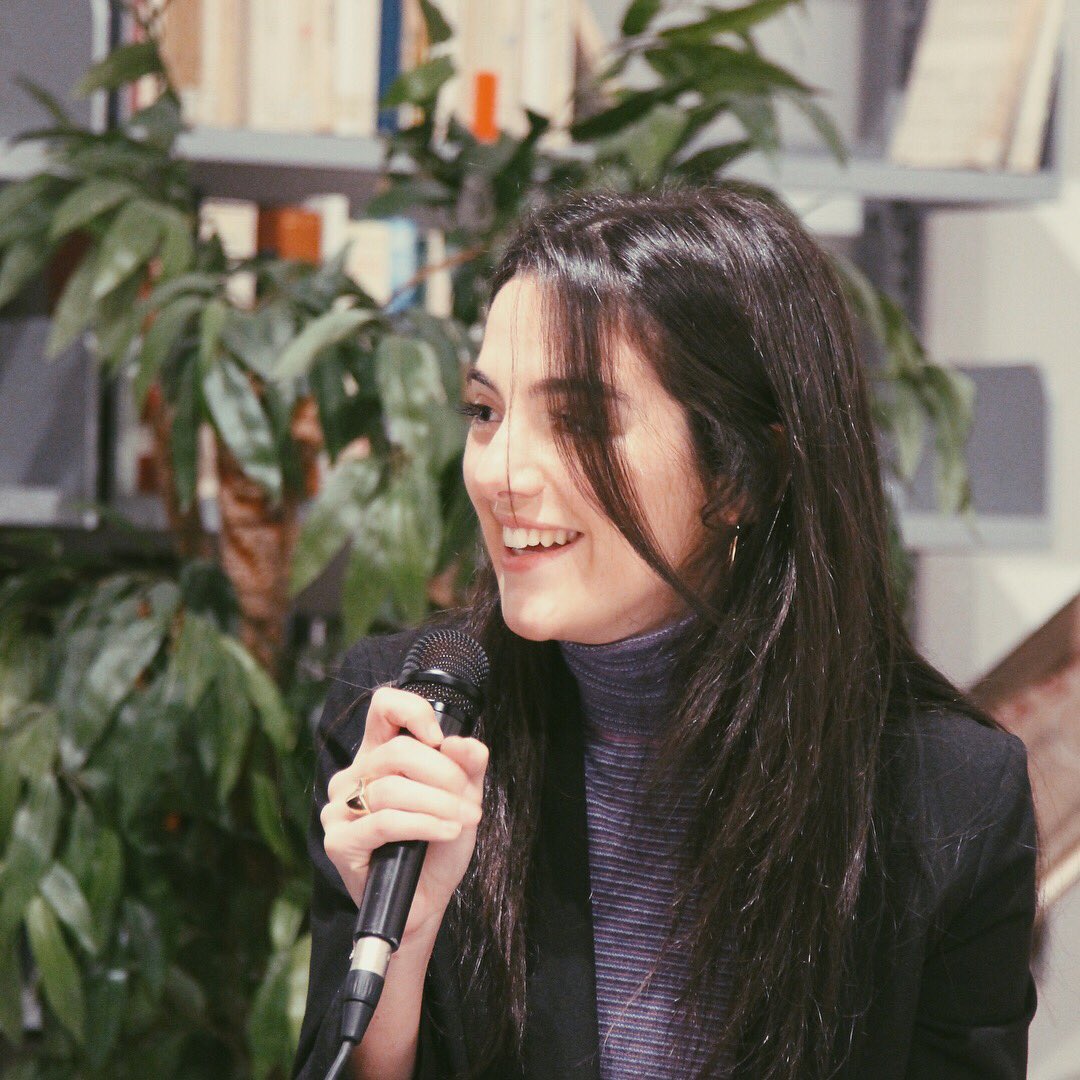 valefarinacci's tweet image. Alla presentazione di #canzoniravvicinatedelvecchiotipo di @Peppeanastas c’era anche Mogol 🖋✨