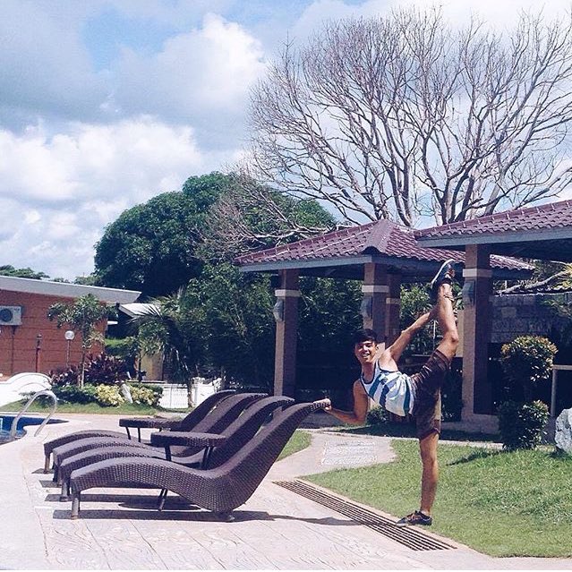superwarlow's tweet photo. Throwback nung flexy pa ko :DD #cheerthing https://t.co/uvFXqxKAGI