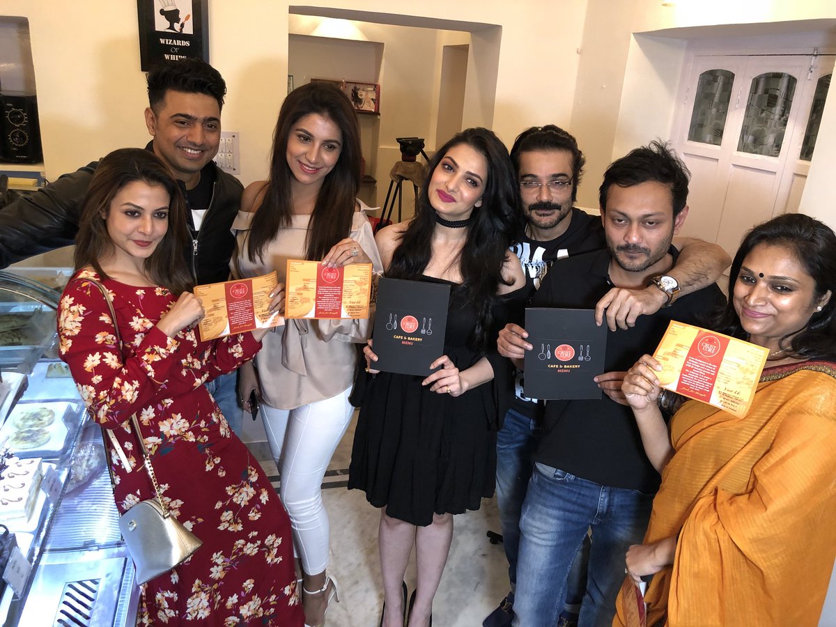 prosenjitbumba's tweet photo. #Crust and Core
19/3 Pitambar Ghatak Lane
Kolkata -27
It’s run by Shankalpa and the girls are physically handicapped.Great initiative..thanks @rinkusoni for inviting me.. https://t.co/tx3BwaGKIa
