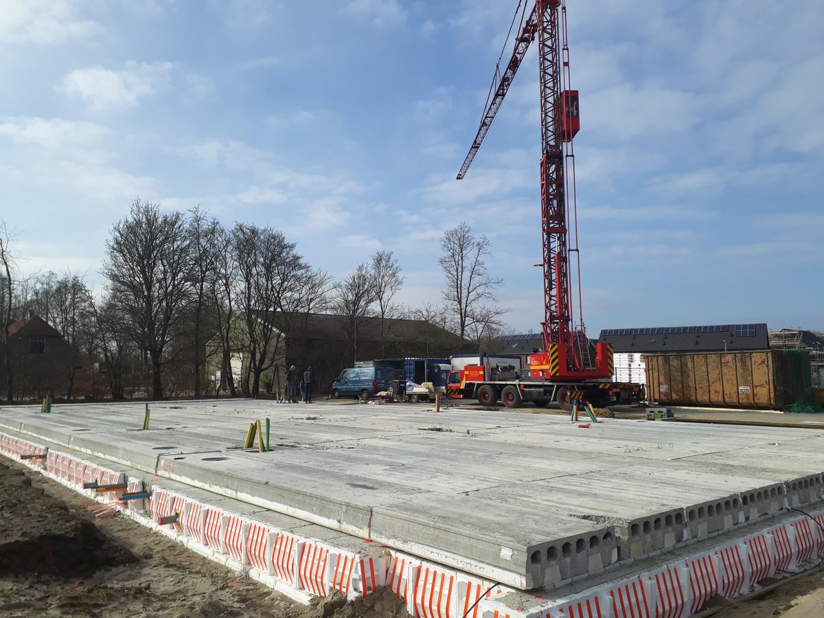 De bg vloeren liggen er weer op in #ens. 10 starterswoningen voor <a href="/OVTontwikkeling/">OVT Ontwikkeling</a> . #bbverwer