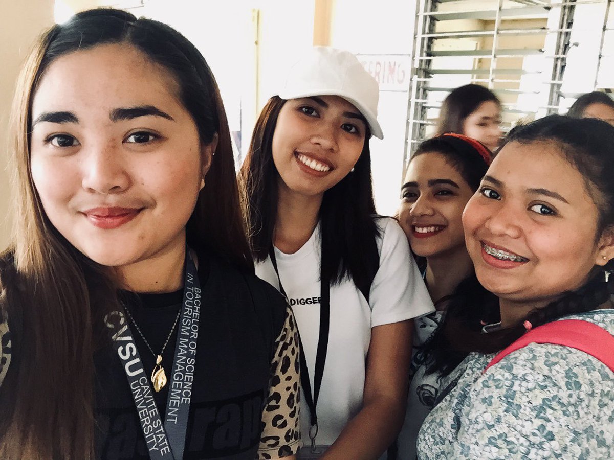 jelly_em's tweet photo. A good and loyal friend is considered a super blessing. 💕💕💕 https://t.co/ryEzCLofaV