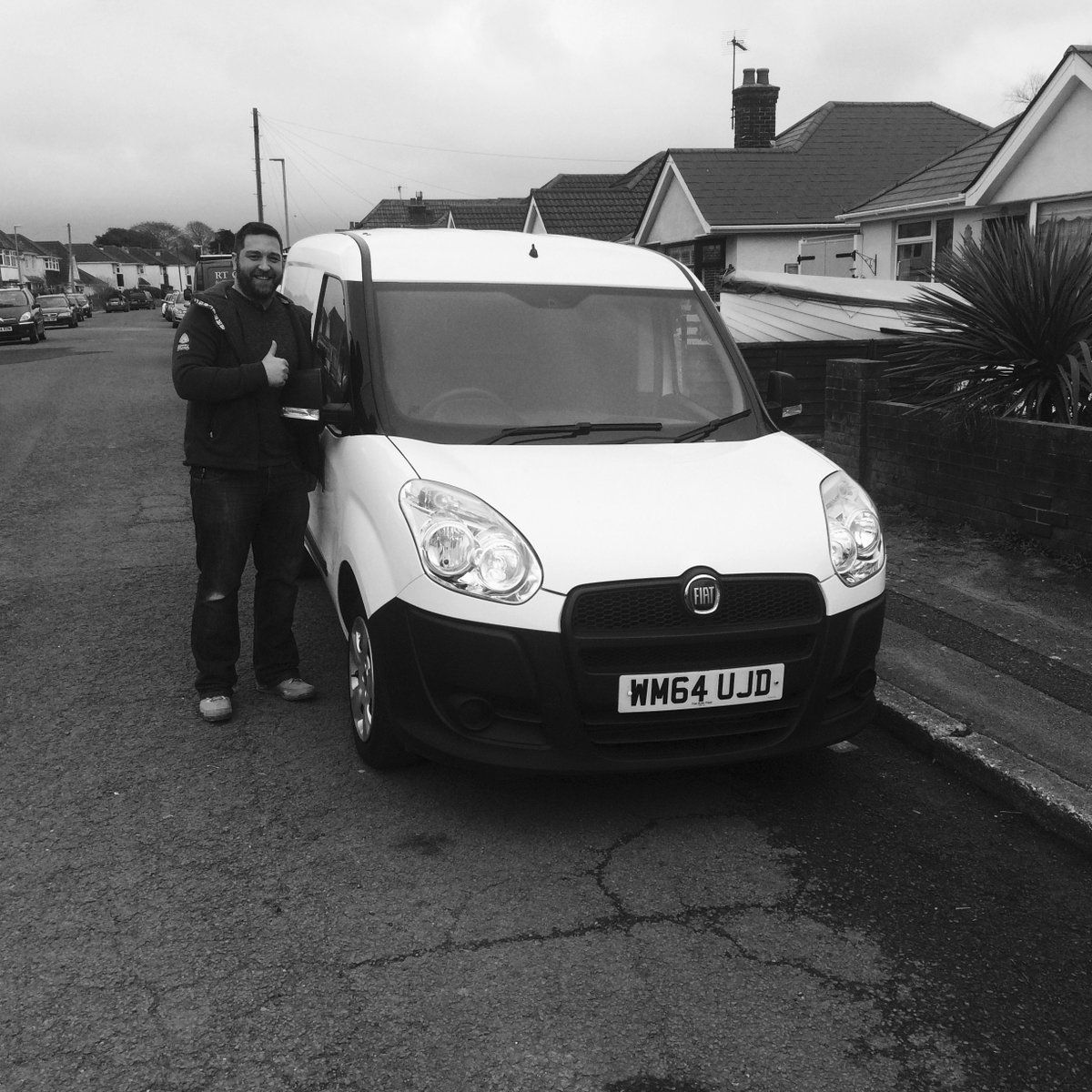 Somehow our driver managed to put a black and white filter on this photo?🤷‍♀️ Anyhow, here is Rob from Poole receiving his Fiat Doblo. Thank you for the business! #Vans365
