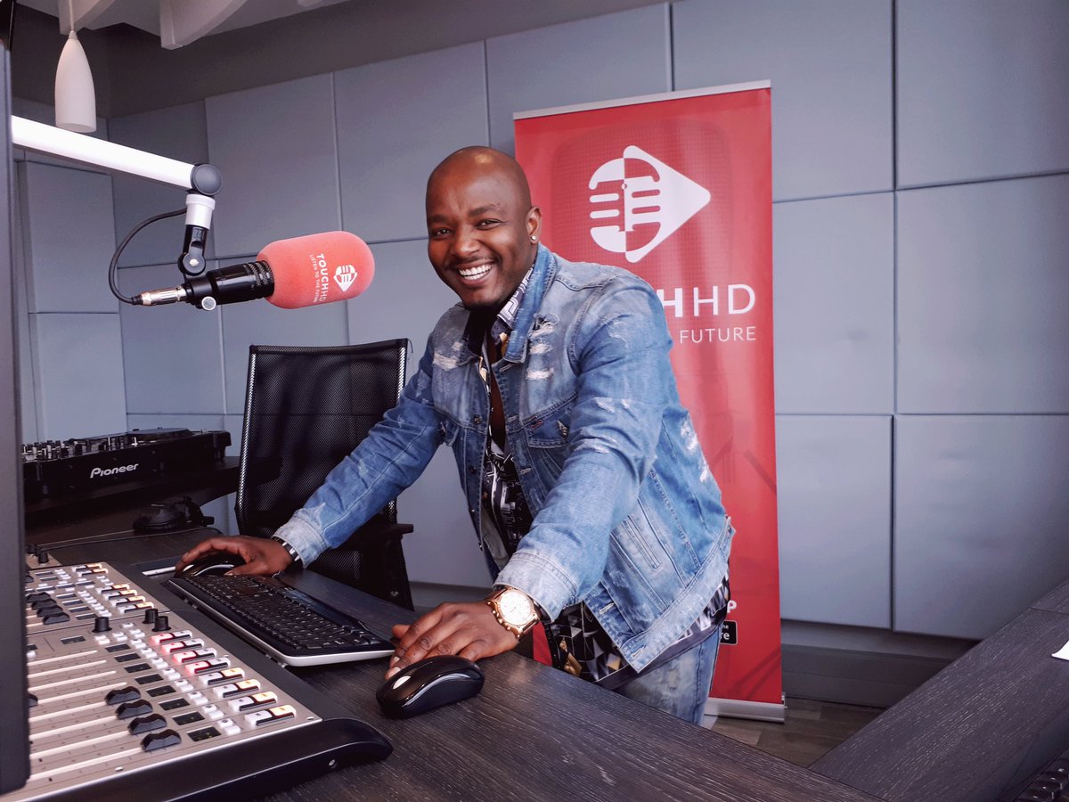 TheTouchdown326's tweet photo. Tune into the #Touchdown as @ExquisiteVince_ drives you home 3-6pm this afternoon ... π #2018inHD #YourGirlsMCE https://t.co/T7r9eOiJYx