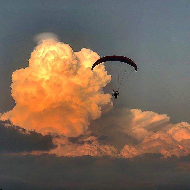 alexledger52's tweet photo. Stunning #cumulonimbus cloud building miles inland during the #APPIPPG Instructor Workshop that I’m running in Thailand at the moment
.
.
.
.
#gopro #yallagopro #goprooftheday #travel #instatravel #instagood #photooftheday #picoftheday #fun #instapasspor… https://t.co/wK9zW3ILje https://t.co/fyhRGzdEwG