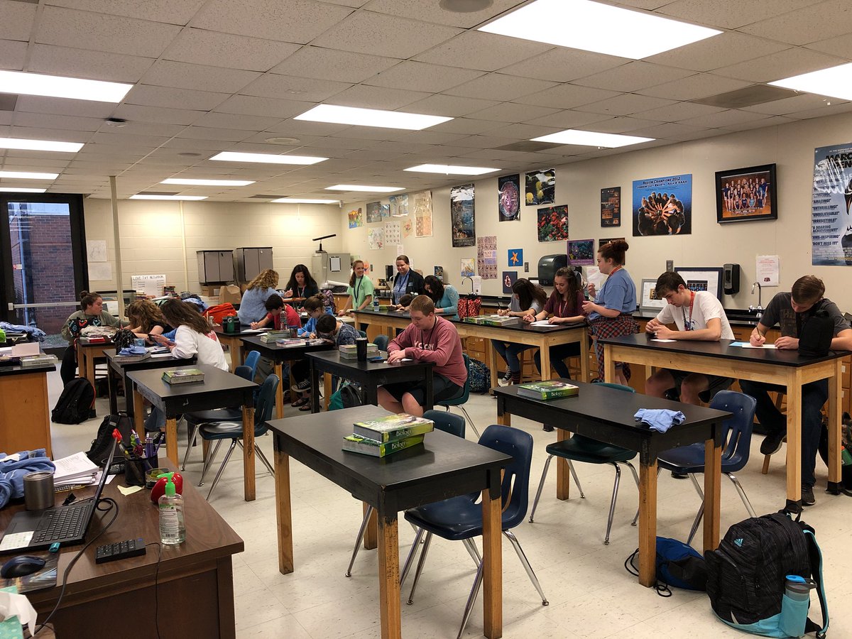 Love seeing <a href="/jhsfca/">Johnson High FCA</a> huddle writing encouraging words to those suffering losses from FL shooting! Always great to LOVE others! Thanks <a href="/ghcfca/">Greater Hall FCA</a> student huddle leader Sydney Yancey for leading the way!